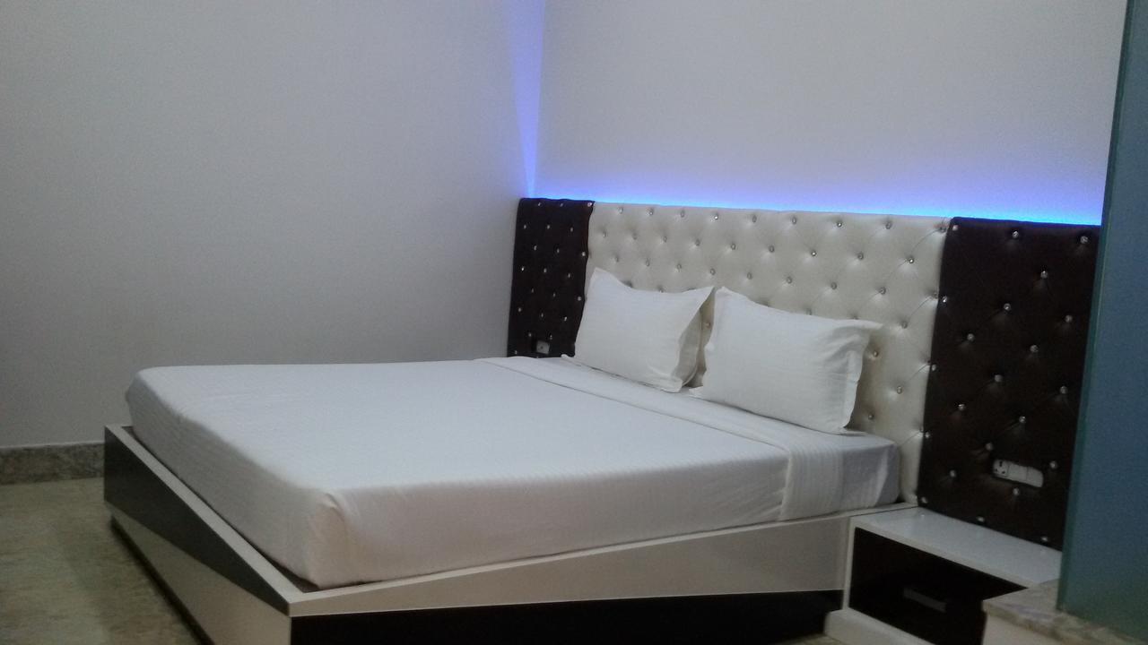 Hotel Royal International New Delhi Buitenkant foto