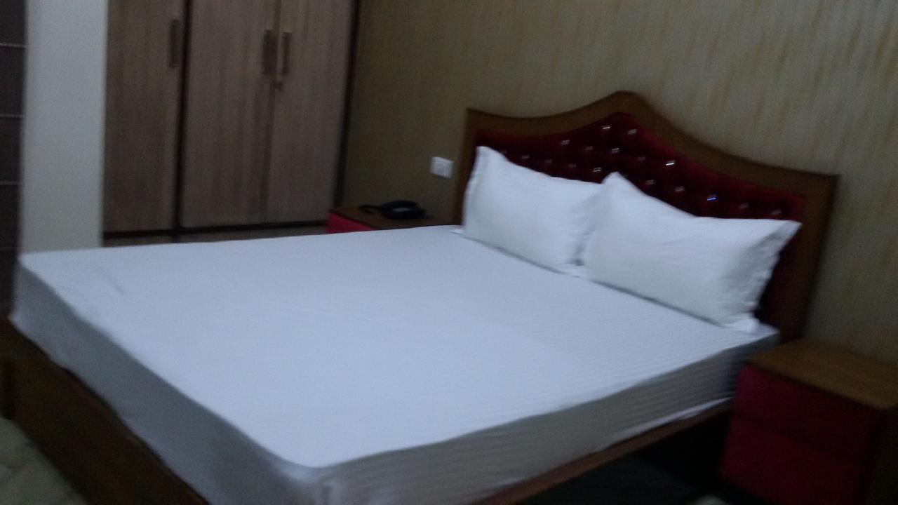 Hotel Royal International New Delhi Buitenkant foto