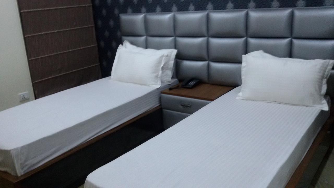 Hotel Royal International New Delhi Buitenkant foto