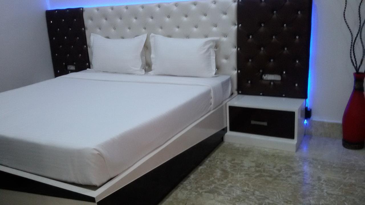 Hotel Royal International New Delhi Buitenkant foto