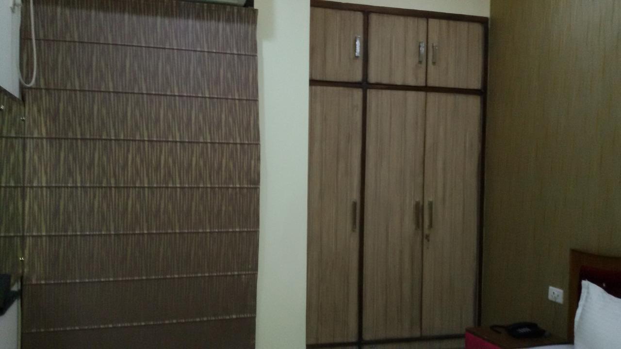 Hotel Royal International New Delhi Buitenkant foto
