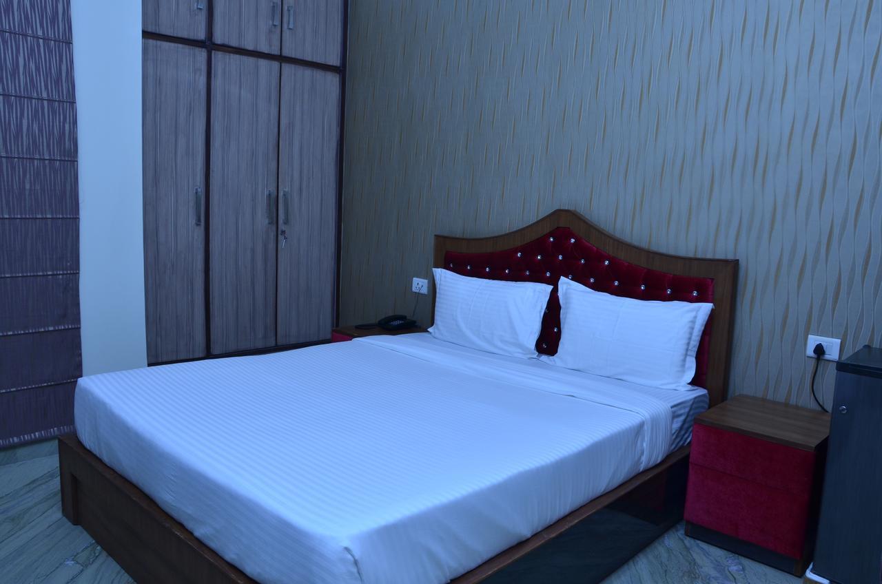 Hotel Royal International New Delhi Buitenkant foto