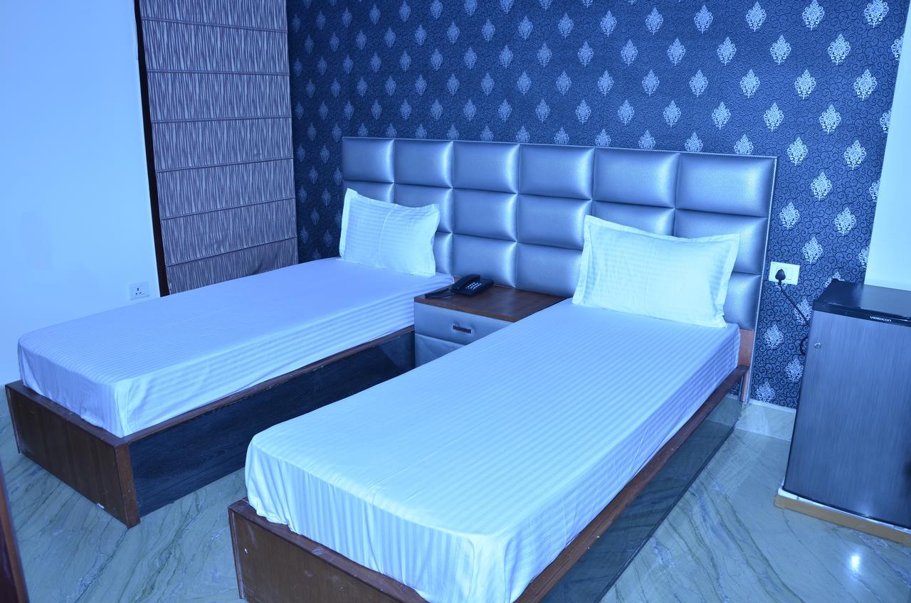 Hotel Royal International New Delhi Buitenkant foto