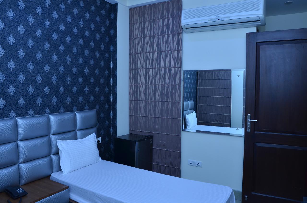 Hotel Royal International New Delhi Buitenkant foto