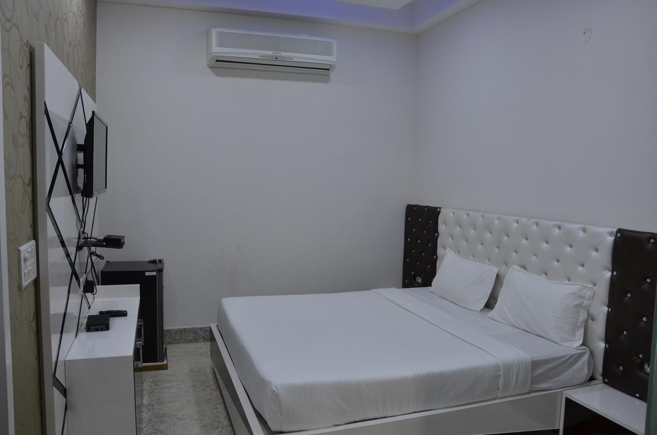 Hotel Royal International New Delhi Buitenkant foto